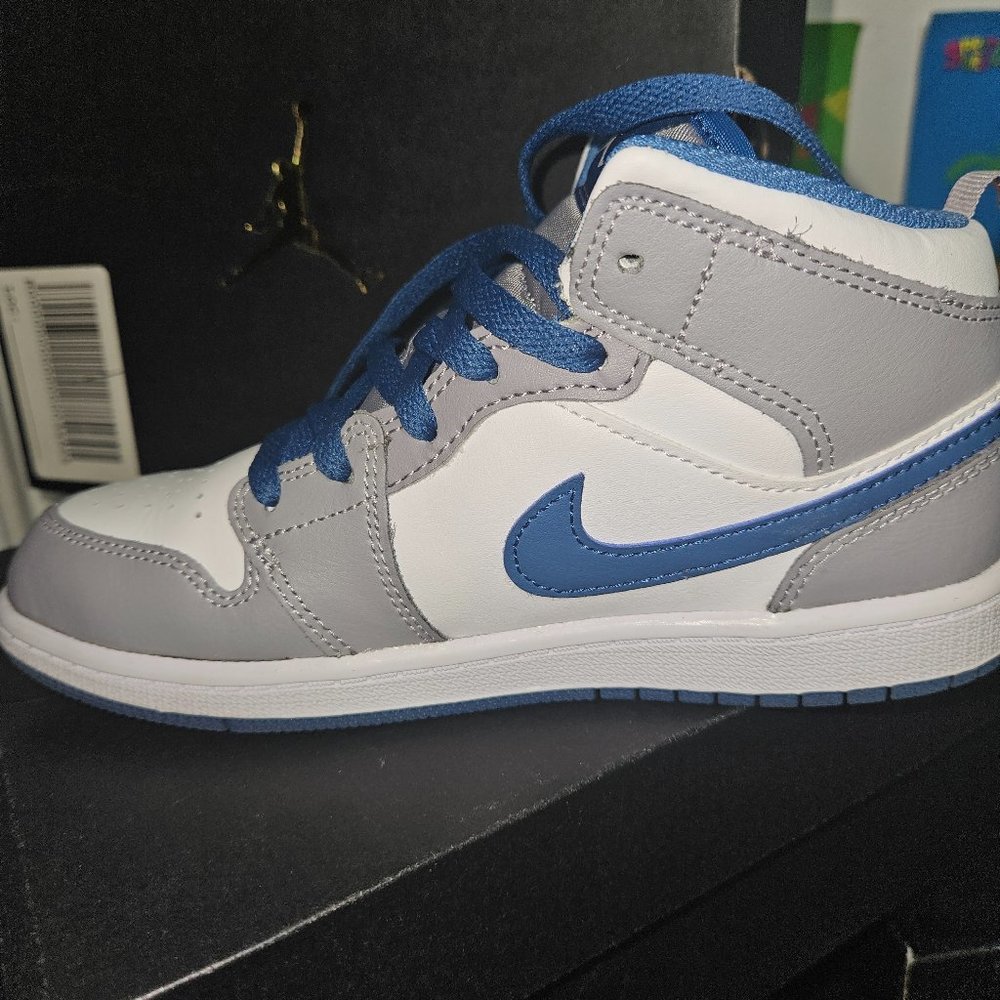 Jordan 1 Mid -Youth 3y